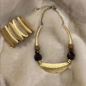 EUC Alfani necklace and bracelet set